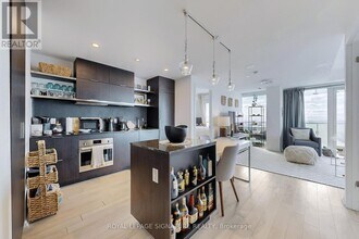 197 Yonge St in Toronto, ON - Building Photo - Building Photo