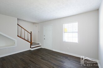 5740 Old Gordon Rd in Mableton, GA - Building Photo - Building Photo