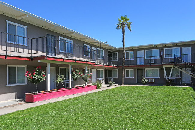 Osito Apartments in Merced, CA - Building Photo - Building Photo