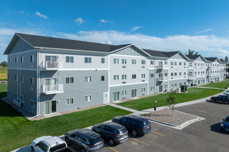 Dakota Estates in Aberdeen, SD - Foto de edificio - Building Photo