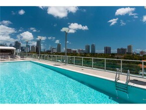 2525 SW 3rd, Unit 1060 in Miami, FL - Foto de edificio - Building Photo