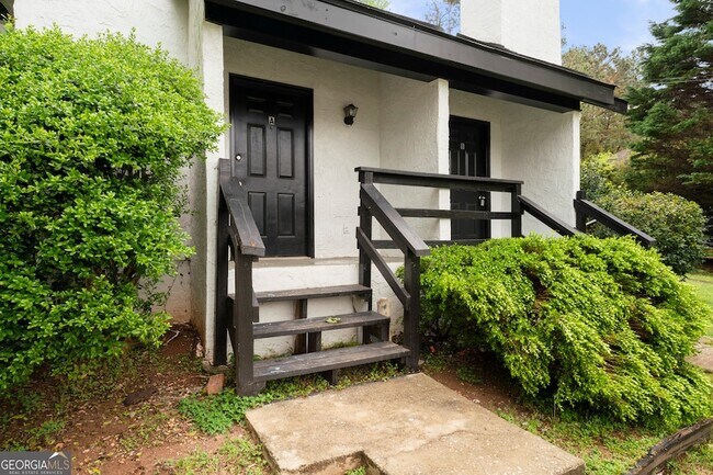 8506 Pineland Dr in Jonesboro, GA - Building Photo - Building Photo