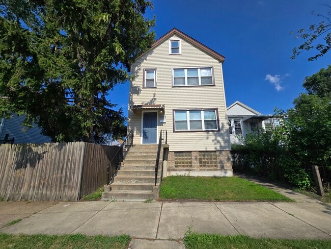property at 10653 S Mackinaw Ave
