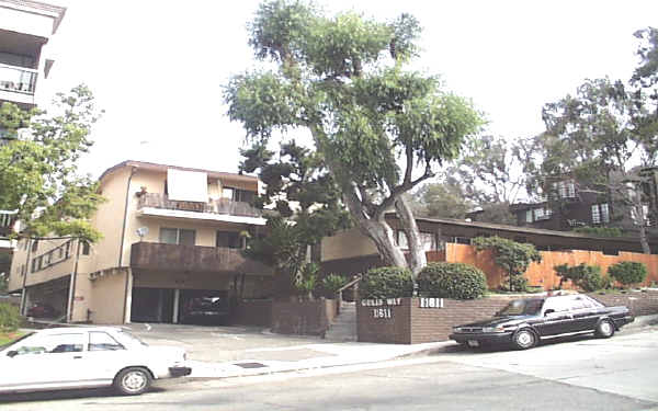 Villa Montana Apartments in Los Angeles, CA - Building Photo - Building Photo