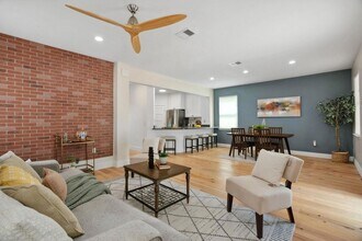 7617 Carver Ave in Austin, TX - Building Photo - Building Photo