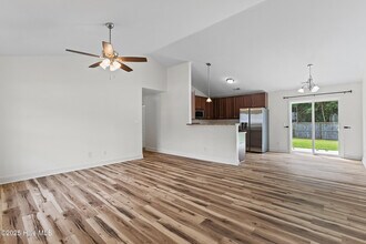 216 Jasmine Ln in Jacksonville, NC - Building Photo - Building Photo