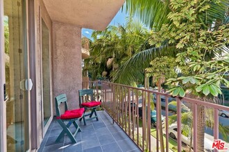 211 California Ave in Santa Monica, CA - Foto de edificio - Building Photo