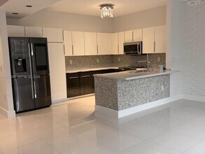 8513 NW 109th Ct in Doral, FL - Building Photo - Building Photo