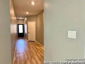 8014 Chanting Bnd in San Antonio, TX - Building Photo - Building Photo