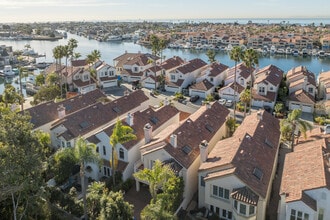 Portofino Cove in Huntington Beach, CA - Foto de edificio - Building Photo