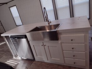 39784 S Thibodeaux Rd in Ponchatoula, LA - Foto de edificio - Building Photo