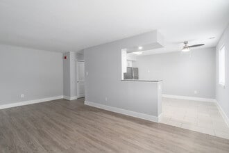 Westfield Apartments in Philadelphia, PA - Foto de edificio - Building Photo