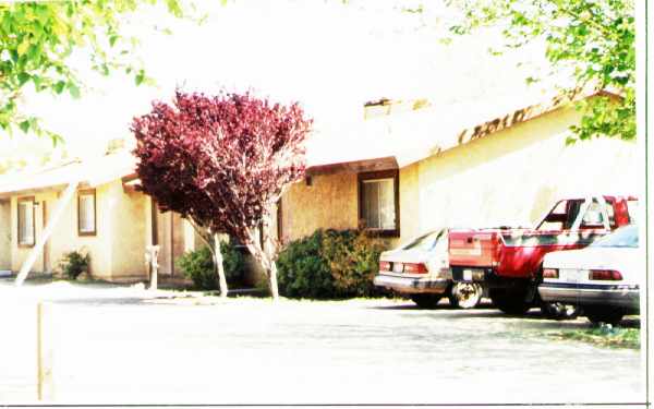 15418 Bear Vally Rd in Victorville, CA - Building Photo - Building Photo