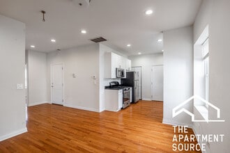 1157 W Lunt Ave, Unit 3 in Chicago, IL - Building Photo - Building Photo