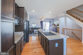 8208 White Star Crossing in Pasadena, MD - Building Photo - Building Photo