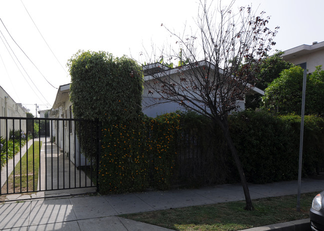 1126-1128 3/4 N Kingsley in Los Angeles, CA - Building Photo - Building Photo