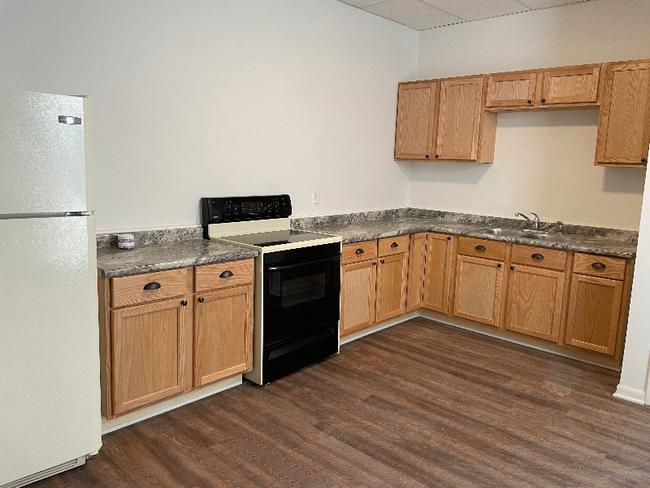 301 W Lincoln St-Unit -2 in Findlay, OH - Building Photo - Building Photo