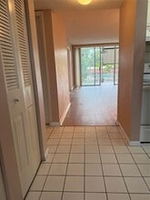 5801 NW 62nd Ave in Tamarac, FL - Foto de edificio - Building Photo