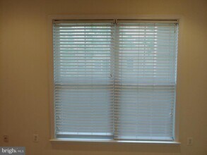 3840 Lightfoot St-Unit -142 in Chantilly, VA - Building Photo - Building Photo