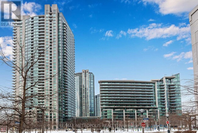 209-209 Fort York Blvd in Toronto, ON - Building Photo - Building Photo