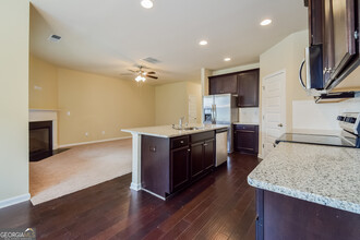 1605 Danube Ct in Atlanta, GA - Foto de edificio - Building Photo