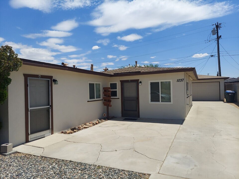 1037 W Willow Ave in Ridgecrest, CA - Building Photo