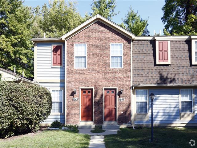 Oakwood Apartments & Townhomes in Toledo, OH - Foto de edificio