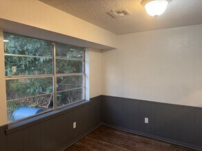 1056 Hargis Ln in Moore, OK - Building Photo - Building Photo