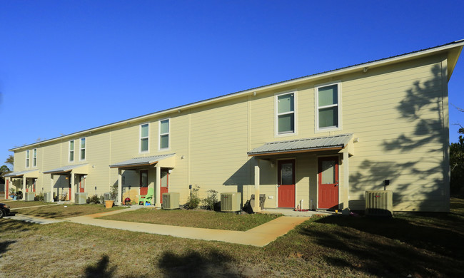 Island Oaks Apartments photo'