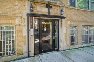 3551 W Belle Plaine Ave in Chicago, IL - Building Photo - Building Photo
