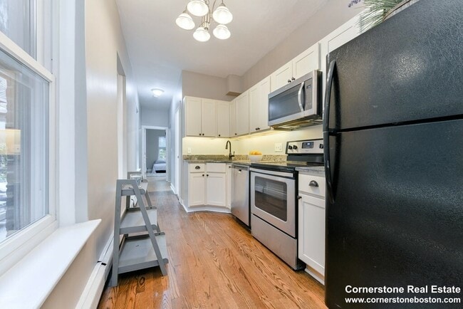 586 Columbus Ave, Unit 1