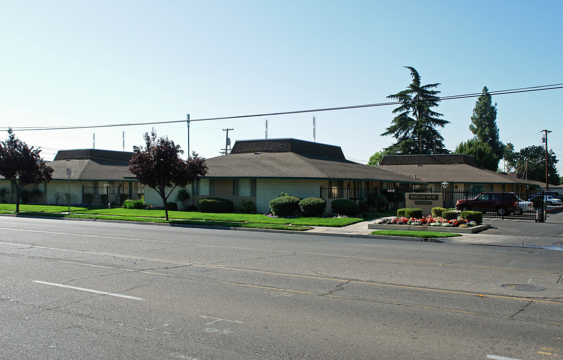 Shields-West Apartments in Fresno, CA - Foto de edificio