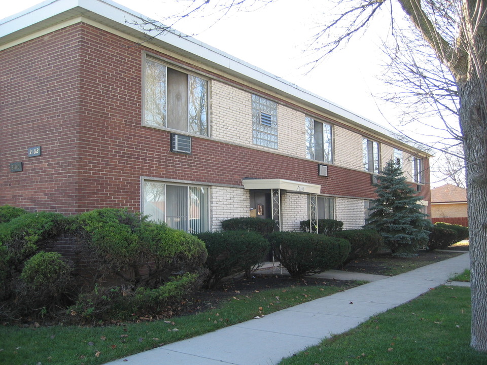 2100 S 15th Ave in Broadview, IL - Building Photo