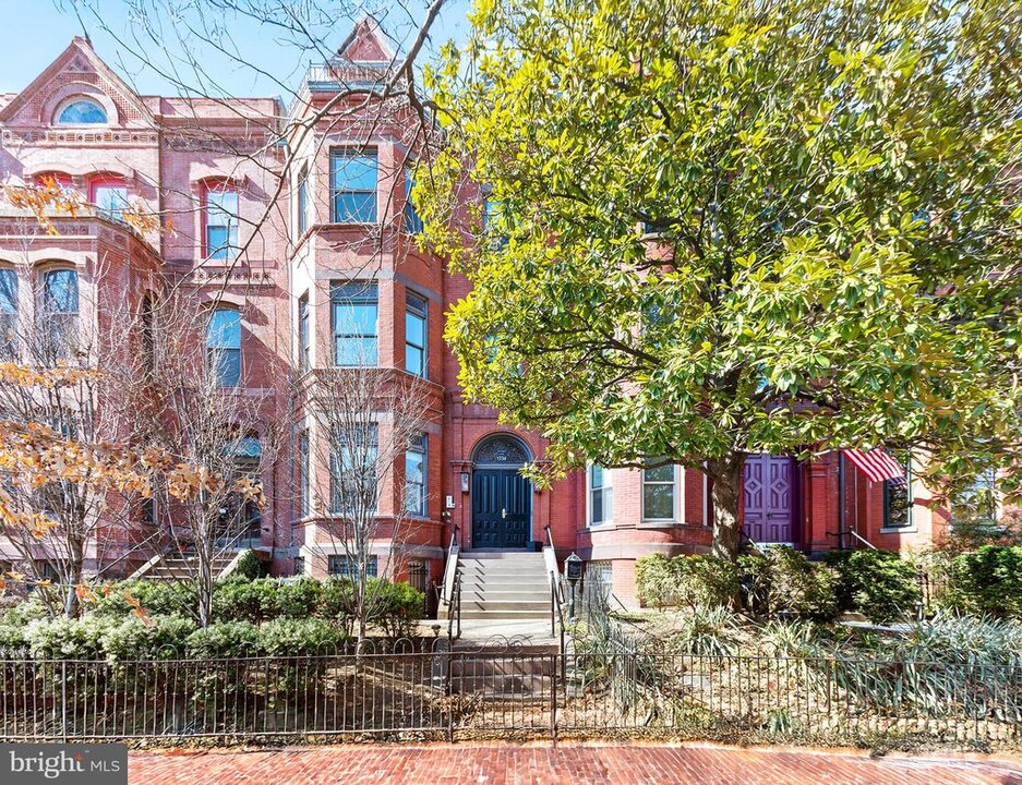 1330 Vermont Ave NW in Washington, DC - Building Photo