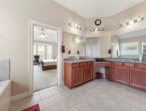 5530 Mangrove Creek Ln in Sugar Land, TX - Foto de edificio - Building Photo