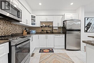 498 Sandhamn Private in Ottawa, ON - Building Photo - Building Photo