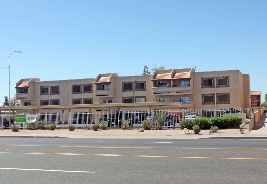 Village Apartments in Phoenix, AZ - Foto de edificio