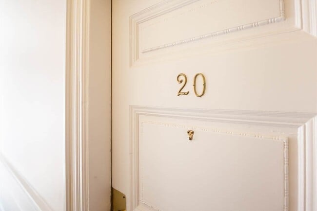 property at 290 Commonwealth Ave