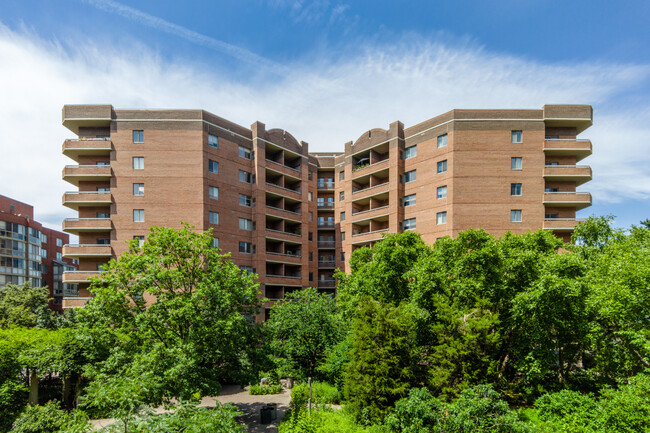 Ballston Park in Arlington, VA - Building Photo - Building Photo