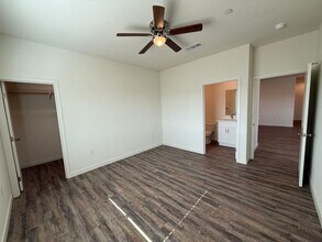 9207 Prometheus Dr in Bakersfield, CA - Building Photo - Building Photo