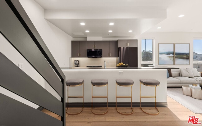 118 Orlando Ave in Los Angeles, CA - Building Photo - Building Photo