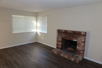6665 Gloria Dr in Sacramento, CA - Building Photo - Building Photo