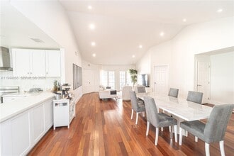 9939 NW 47th Terrace in Doral, FL - Building Photo - Building Photo