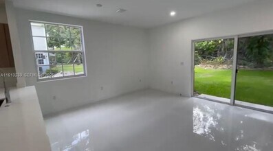 1350 Crystal Way in Delray Beach, FL - Foto de edificio - Building Photo