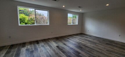12648 Oxnard St in Los Angeles, CA - Building Photo - Building Photo