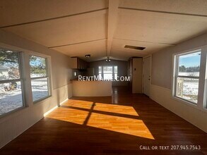 133 Harrison St in Pittsfield, ME - Foto de edificio - Building Photo