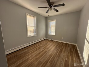 16 Somerset St-Unit -2 in Carteret, NJ - Building Photo - Building Photo