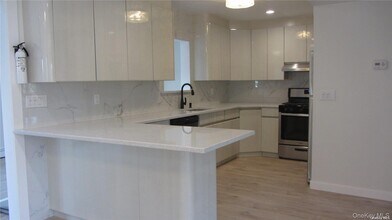 367 Columbus Pkwy in Mineola, NY - Building Photo - Building Photo