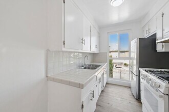 6828 Fulton Ave in Los Angeles, CA - Building Photo - Building Photo