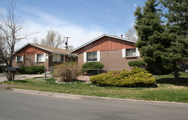 11660 W 16th Ave in Lakewood, CO - Foto de edificio - Building Photo